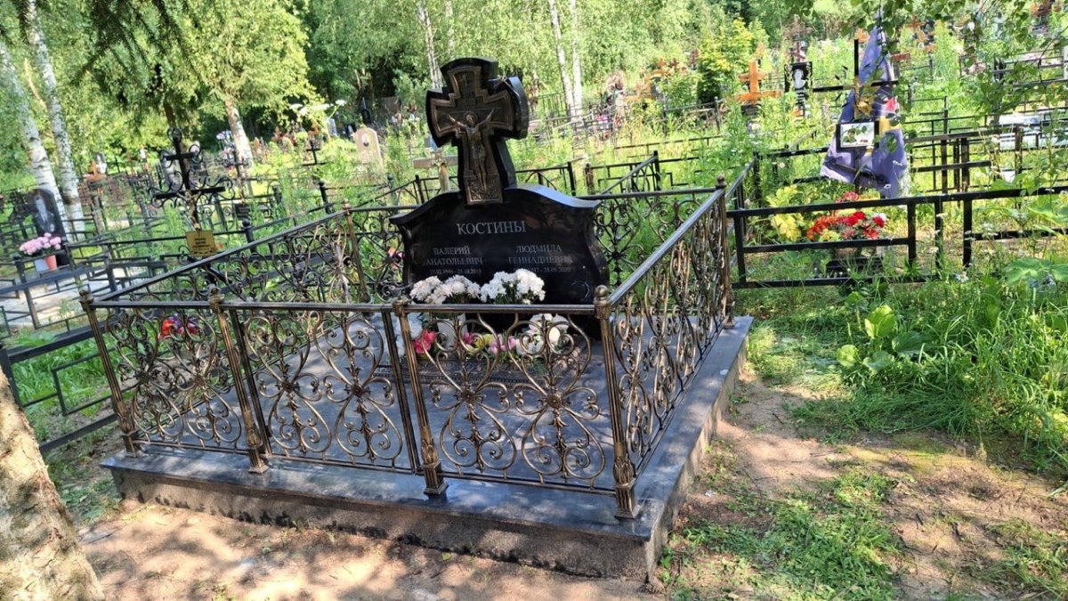 Памятник с благоустройством №35