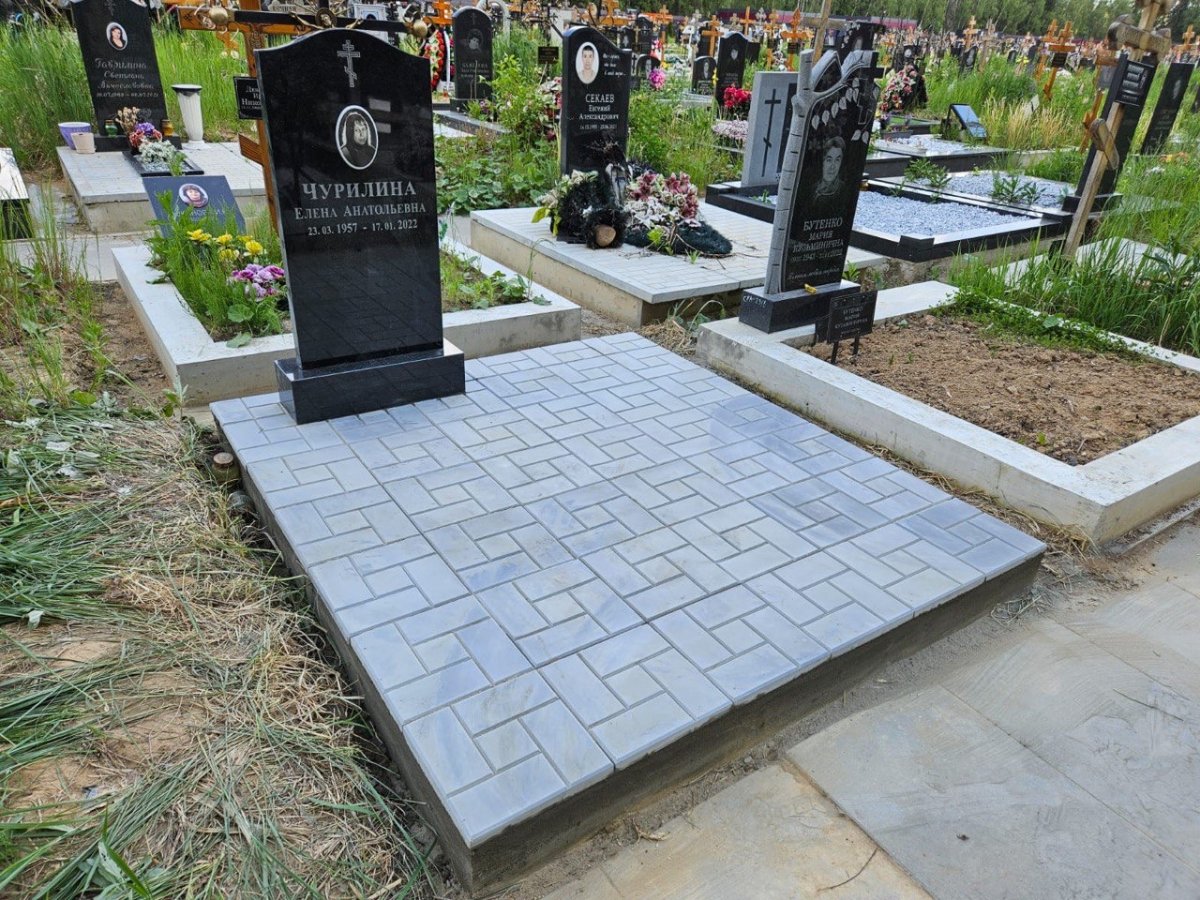 Памятник с благоустройством №14